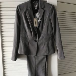 Women’s business pant suit